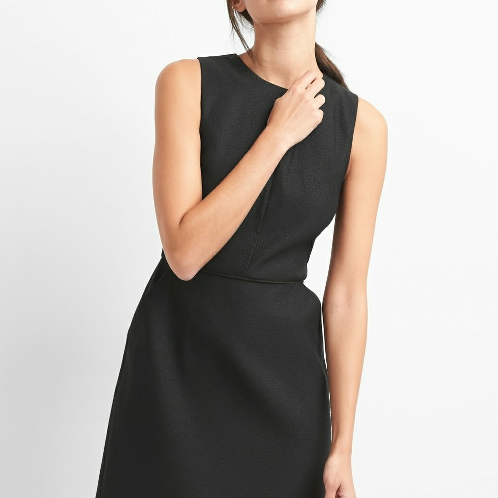 Gap structured fit and flare dress, black